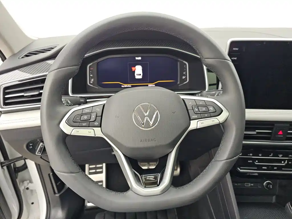 Volkswagen Tiguan L 2024 — фото 11