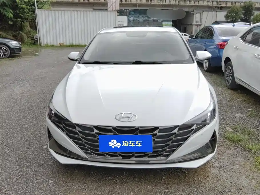 Hyundai Elantra 2022