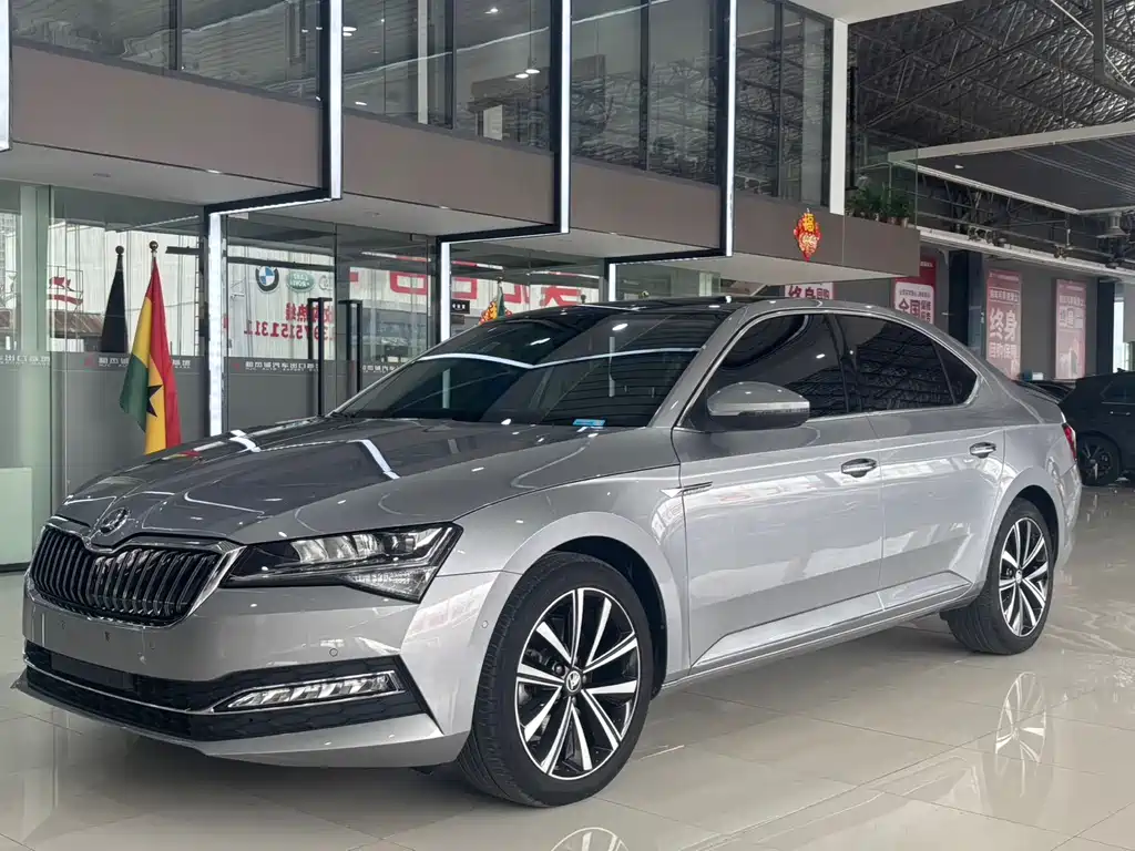 Skoda Superb 2023 — фото 1