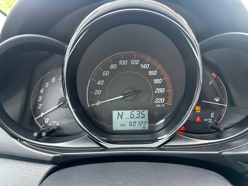 Toyota Yaris L 2020 — фото 15