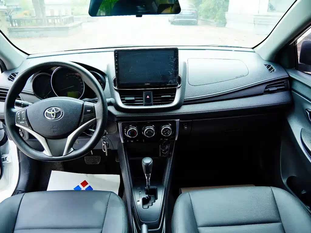 Toyota Yaris L 2022 — фото 4