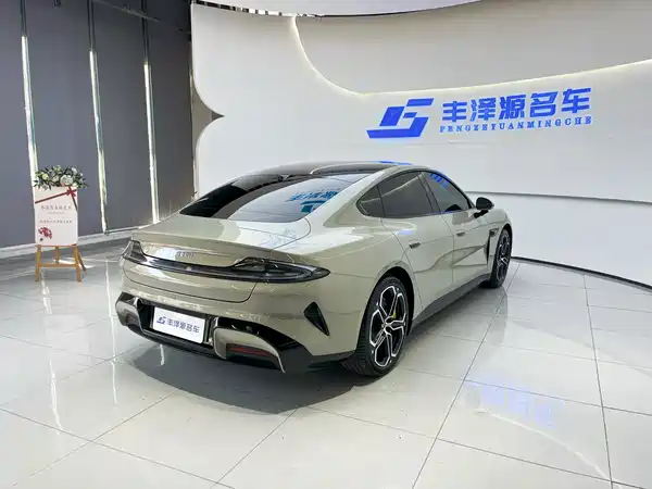 Xiaomi SU7 2025