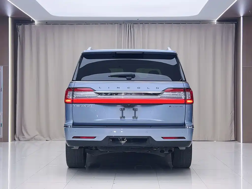 Lincoln Navigator 2020 — фото 20
