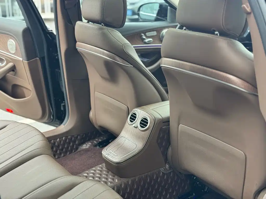 Mercedes-Benz E-Class 2023 — фото 13