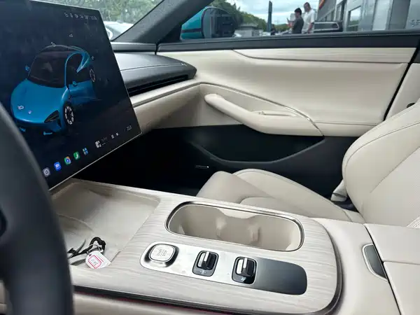 Xiaomi SU7 2024