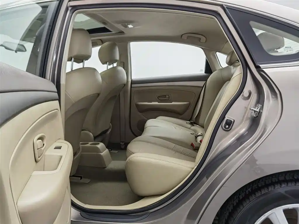 Nissan Sylphy 2013 — фото 15