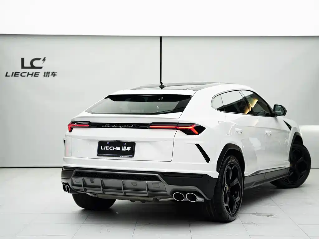 Lamborghini Urus 2019 — фото 19