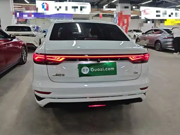 Geely Emgrand 2021