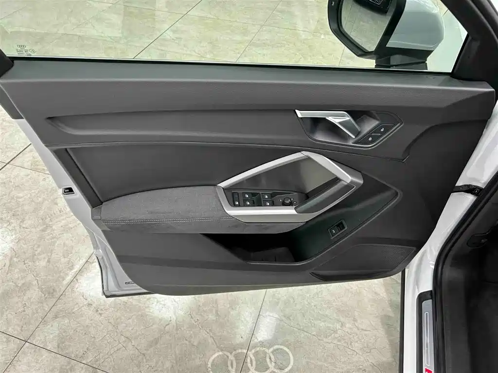 Audi Q3 2023 — фото 10
