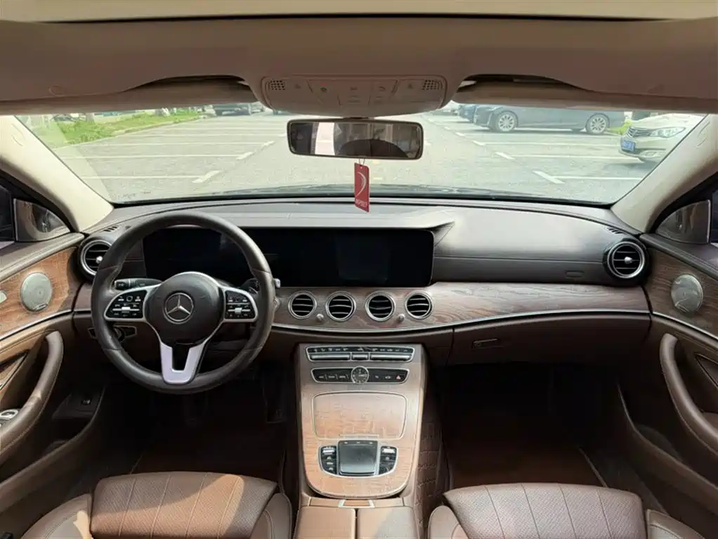 Mercedes-Benz E-Class 2020 — фото 23