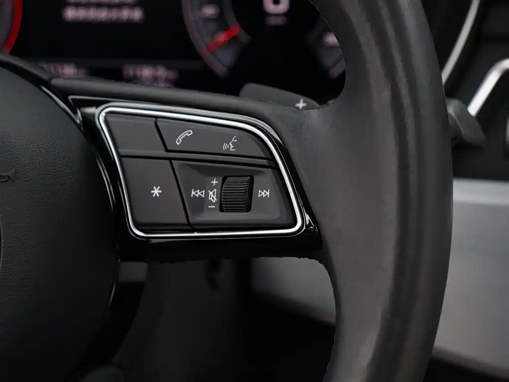 Audi A4L 2023 — фото 14