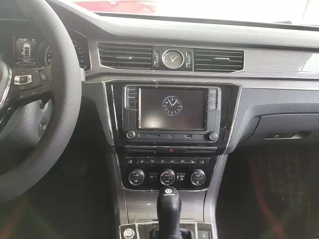Volkswagen Passat 2018 — фото 13