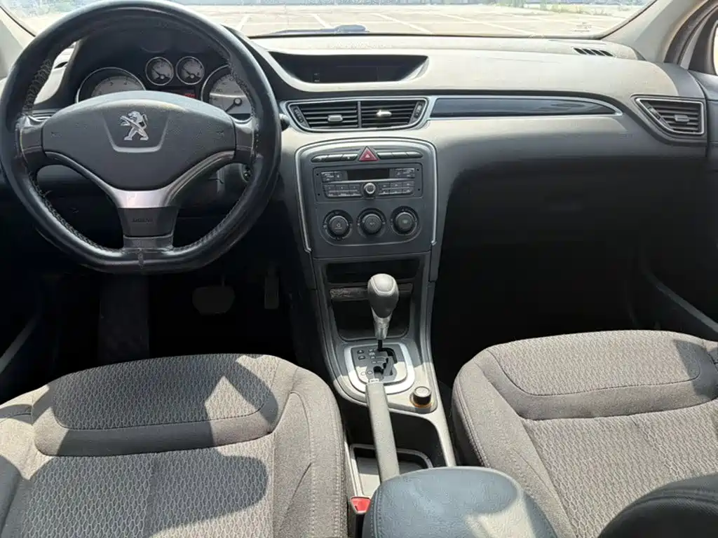 Peugeot 308 2016 — фото 17
