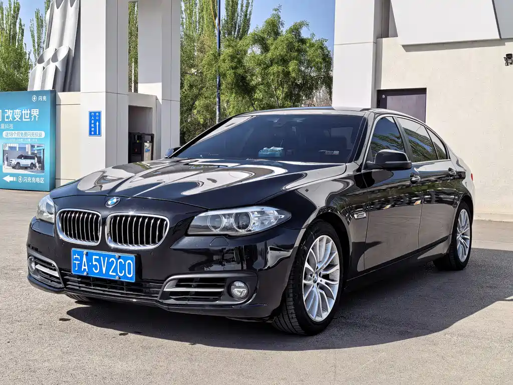 BMW 5 Series 2017 — фото 1