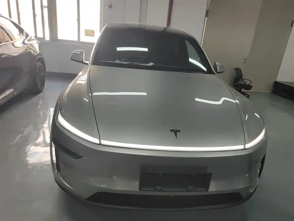 Tesla Model Y L 2025 — фото 3