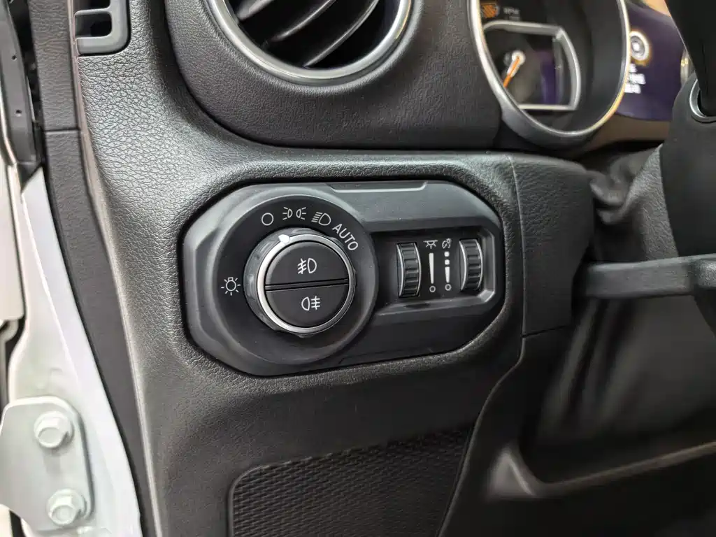 Jeep Wrangler 2019 — фото 9