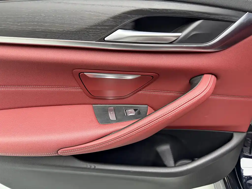 BMW 5 Series 2021 — фото 10