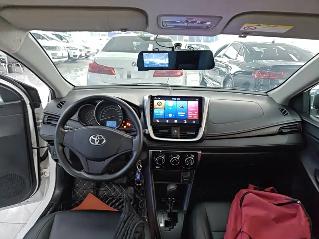 Toyota Yaris L 2018 — фото 10