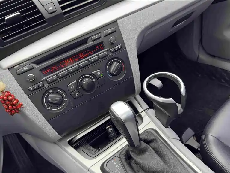 BMW 1 Series 2010 — фото 11