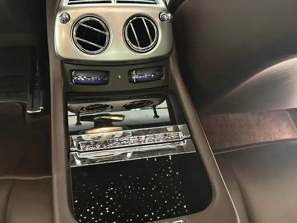 Rolls-Royce Phantom 2018 — фото 14