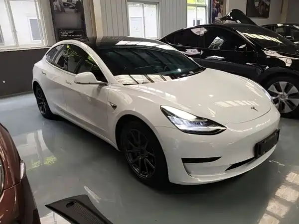 Tesla Model 3 2020