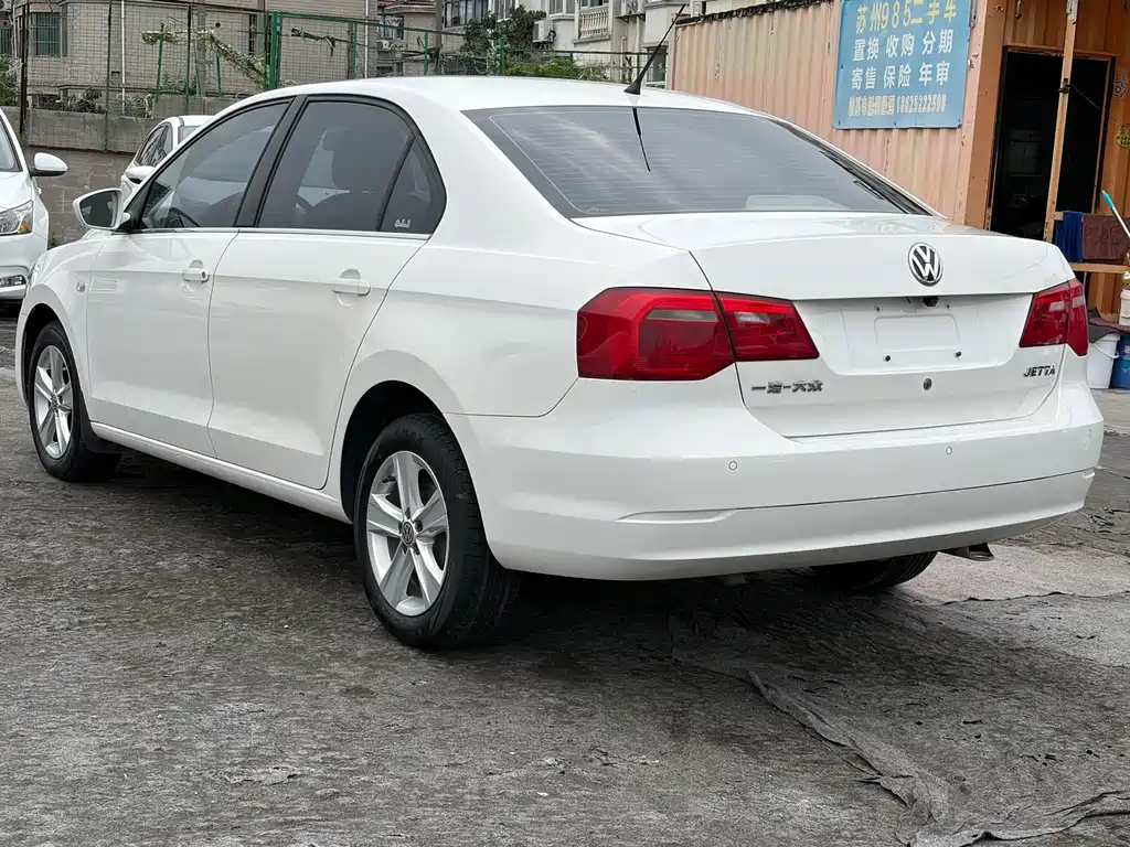 Volkswagen Jetta 2015 — фото 7
