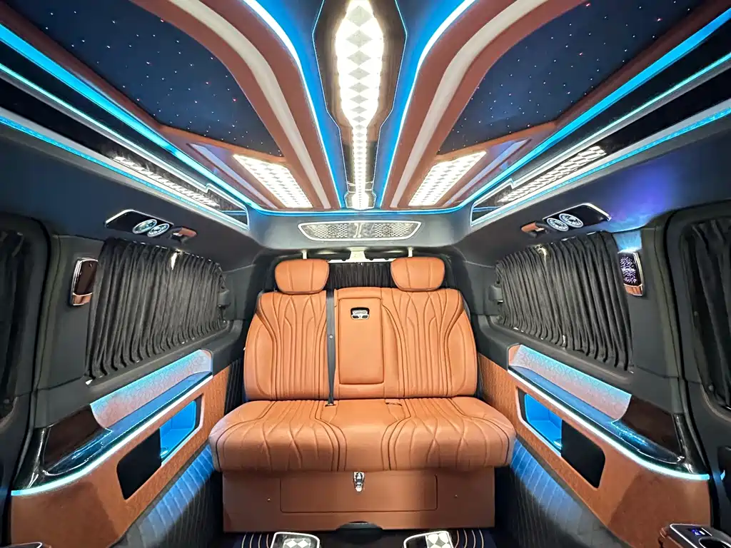 Mercedes-Benz Vito 2023 — фото 16