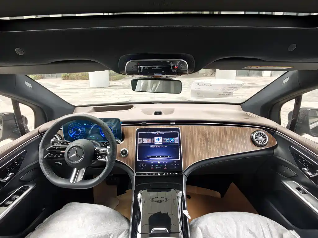 Mercedes-Benz EQE SUV 2025 — фото 20