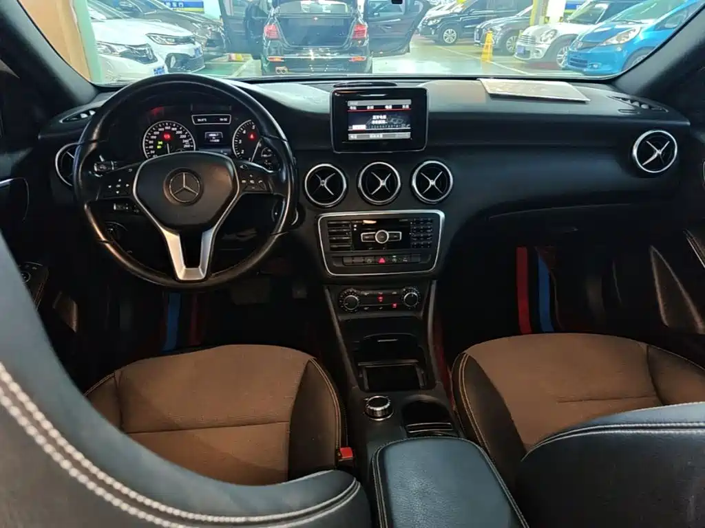 Mercedes-Benz A-Class 2015 — фото 10