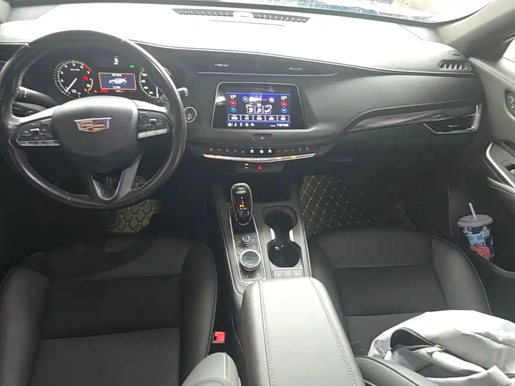 Cadillac XT4 2020 — фото 10
