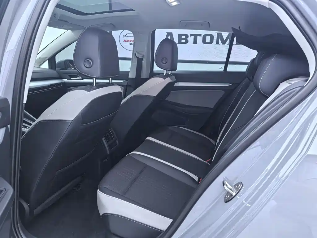 Volkswagen Golf 2024