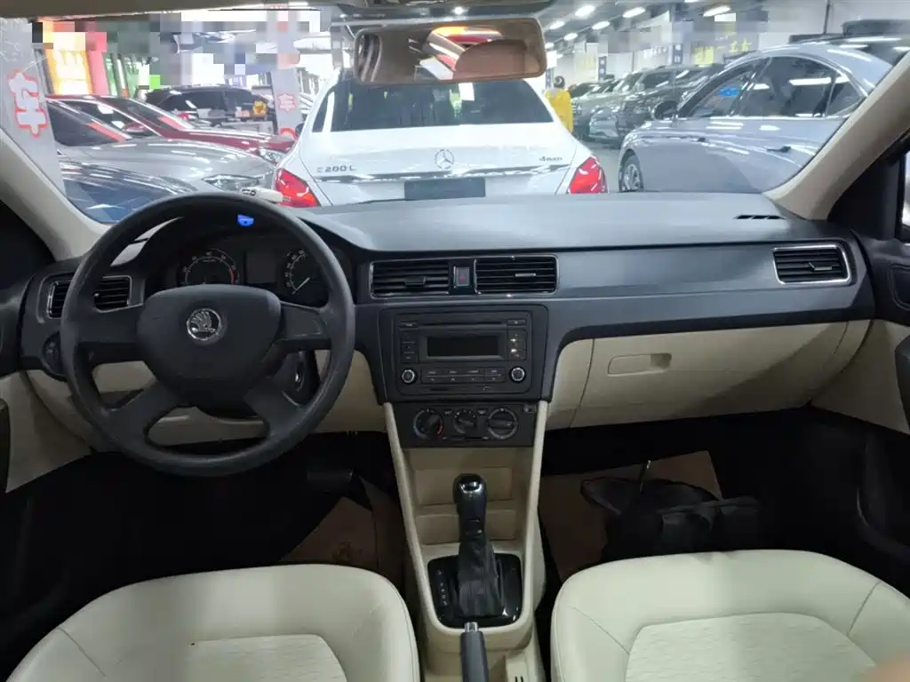 Skoda Rapid 2014 — фото 10
