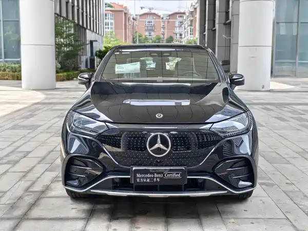 Mercedes-Benz EQE SUV 2025