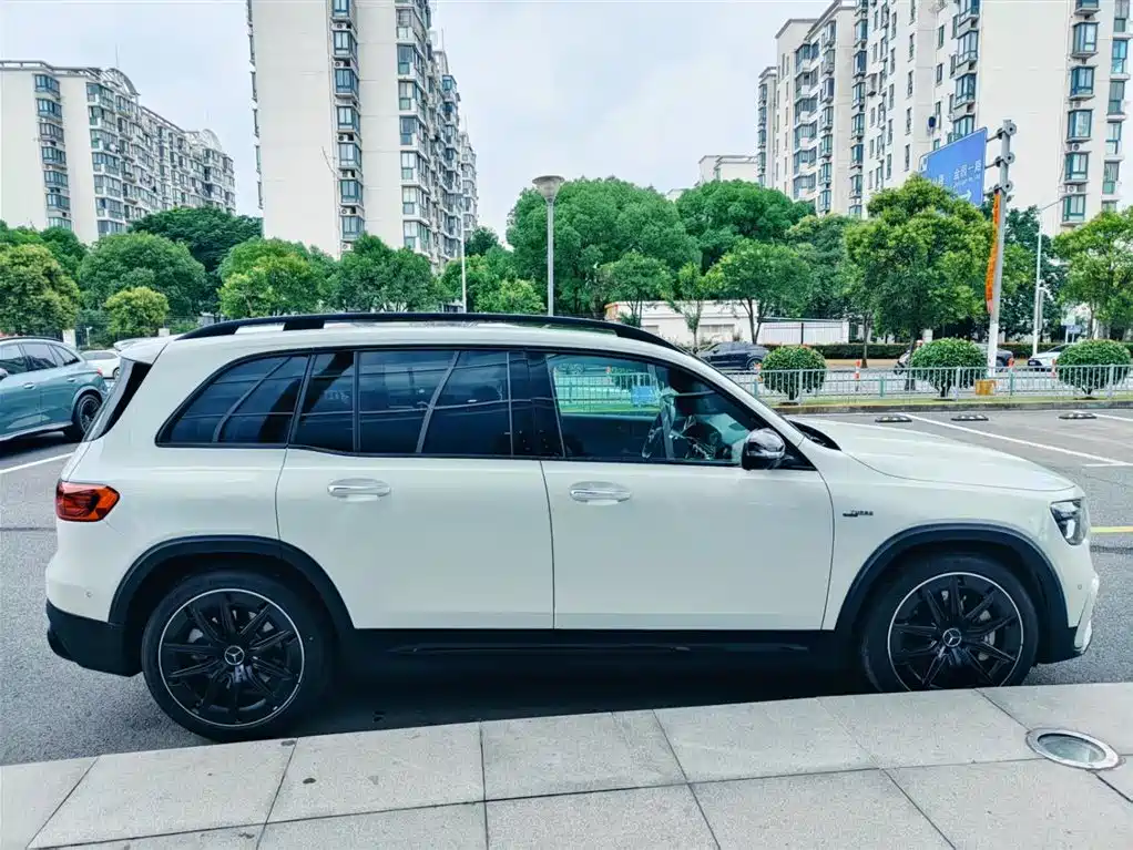 Mercedes-Benz GLB AMG 2025