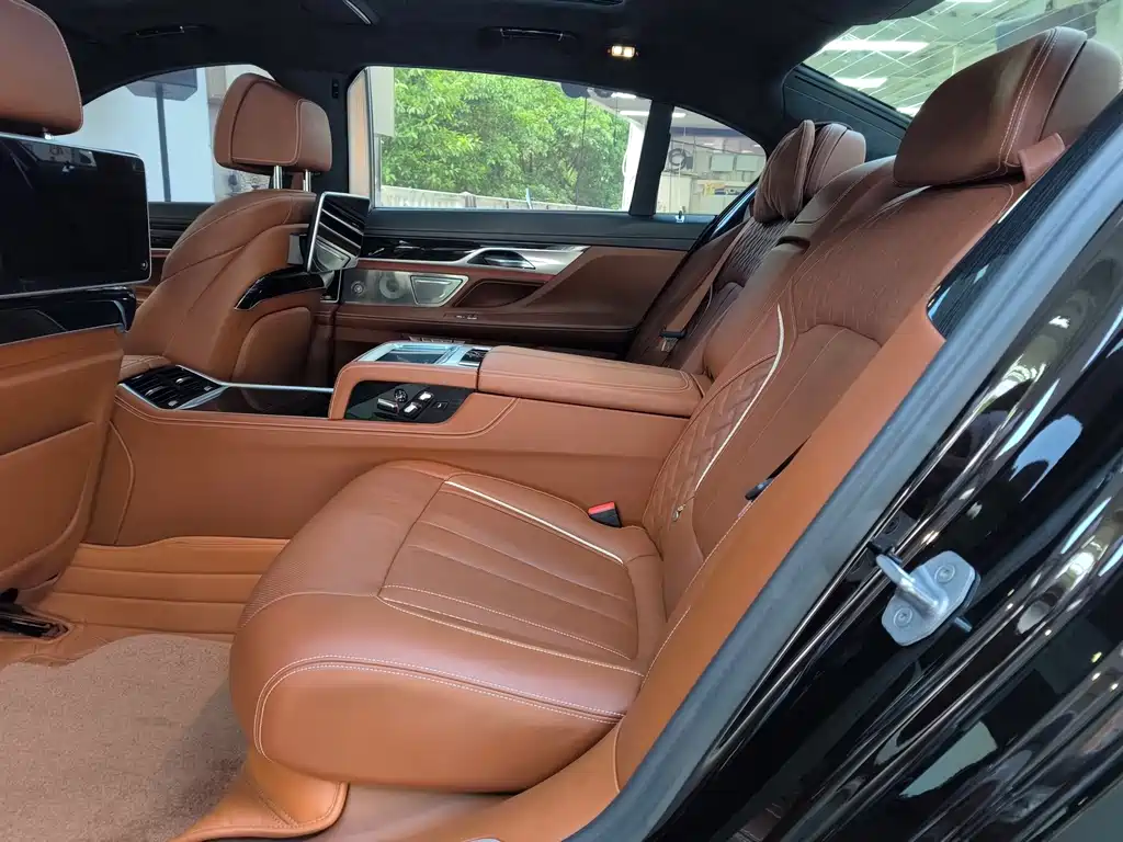 BMW 7 Series 2019 — фото 12