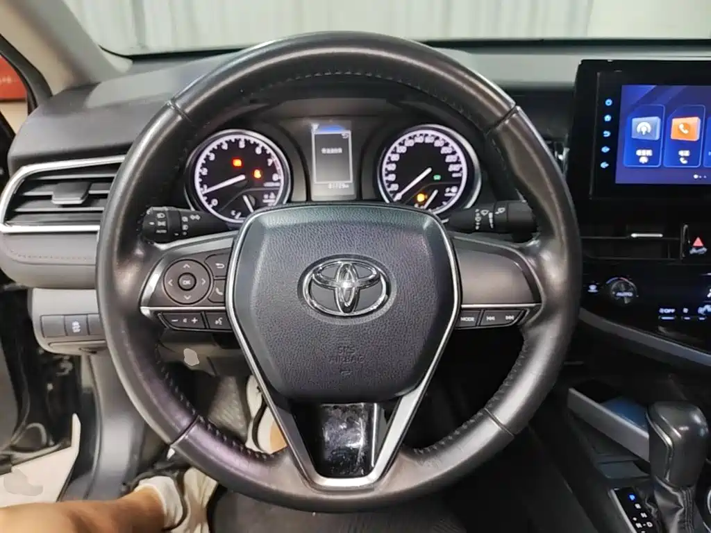 Toyota Camry 2023 — фото 11