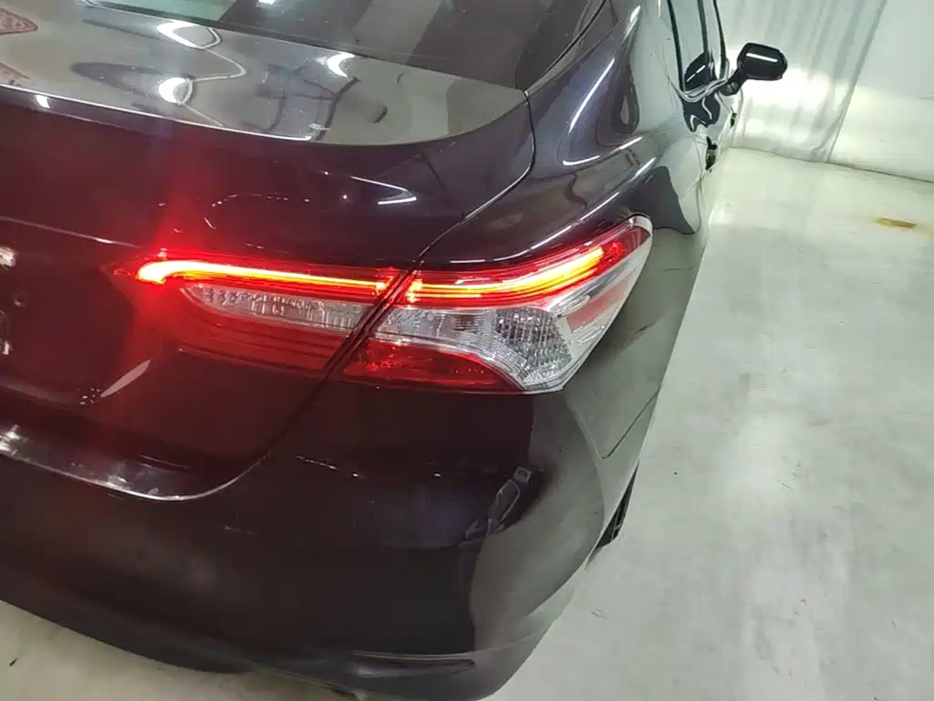 Toyota Camry 2023 — фото 8