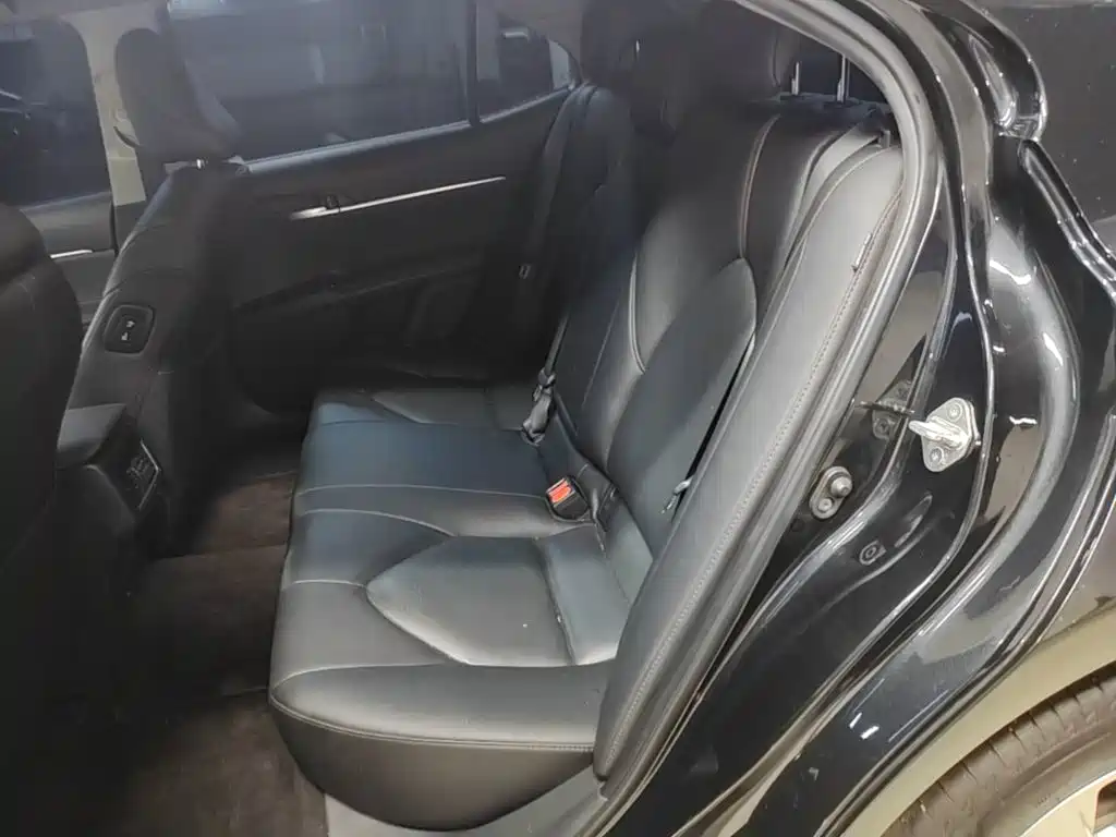 Toyota Camry 2023 — фото 17