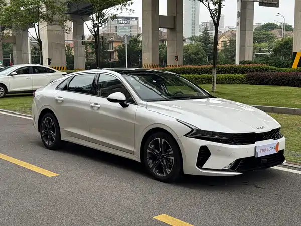 Kia K5 2025