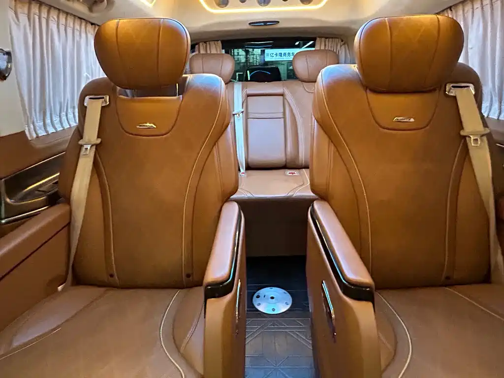 Mercedes-Benz V-Class 2021 — фото 21