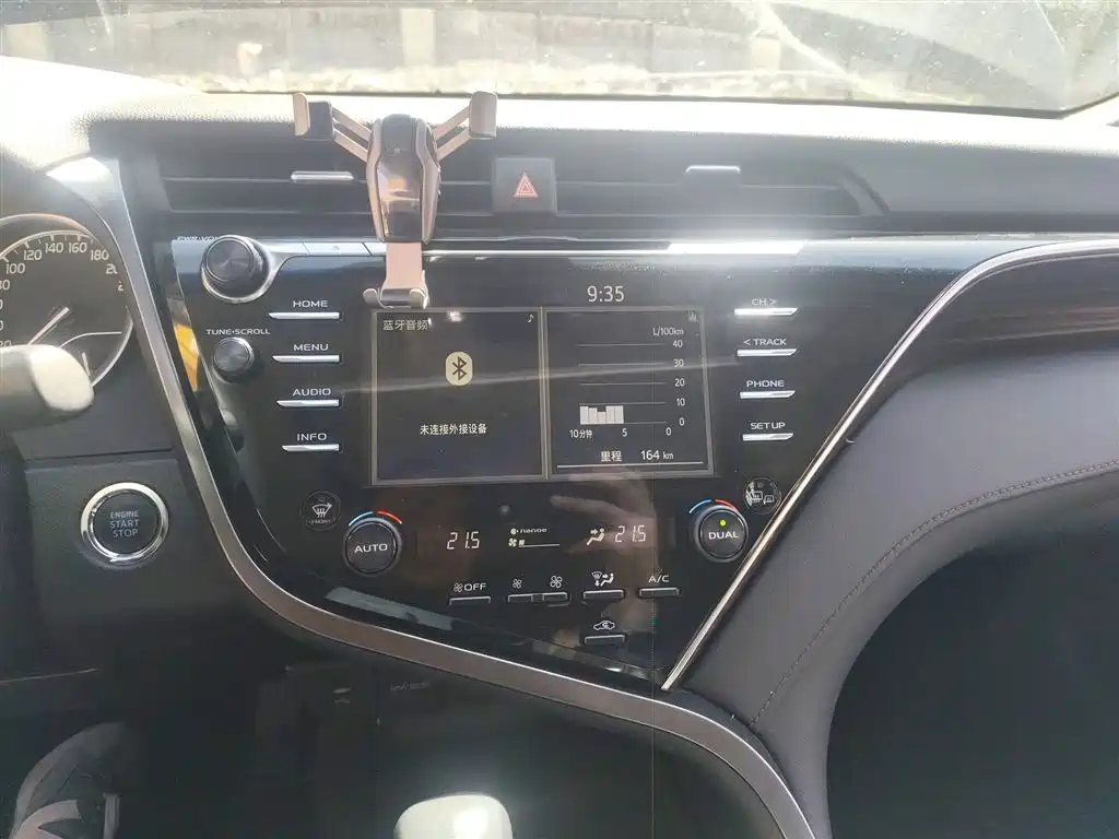 Toyota Camry 2018 — фото 9