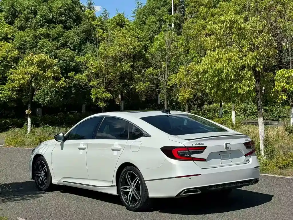 Honda Accord 2022 — фото 9
