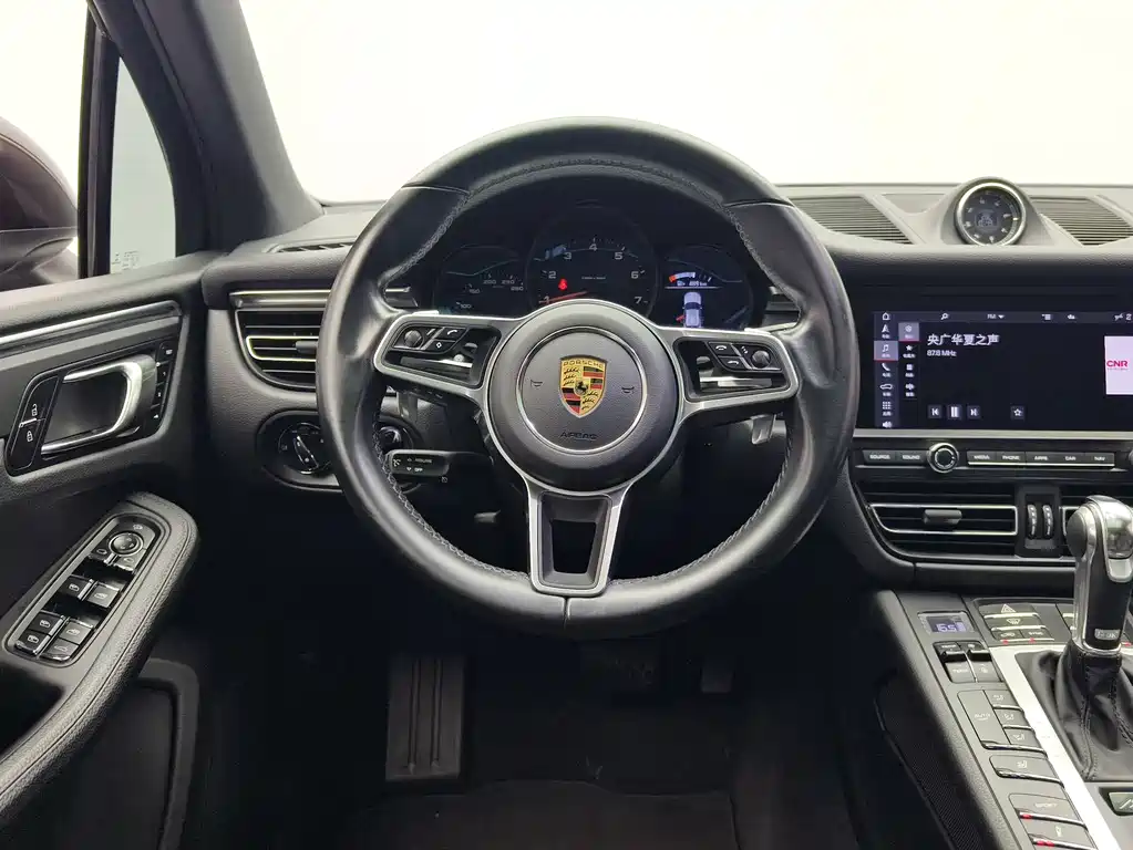 Porsche Macan 2021 — фото 11