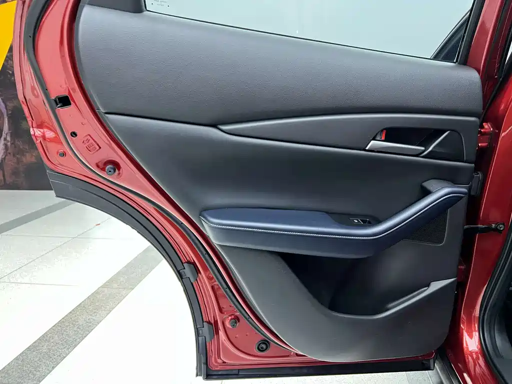 Mazda CX-30 2022 — фото 13