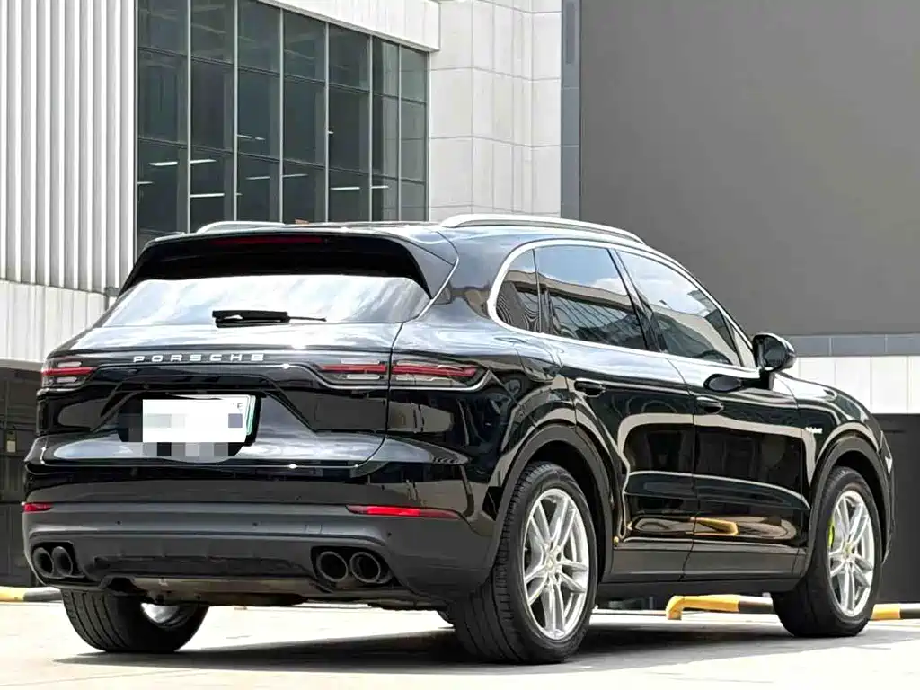 Porsche Cayenne Hybrid 2023