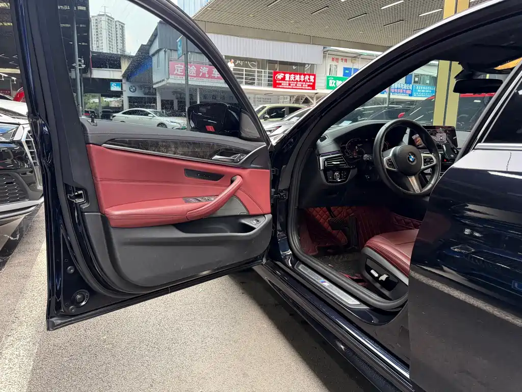 BMW 5 Series 2020 — фото 11