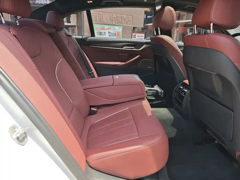 BMW 5 Series New Energy 2021 — фото 10