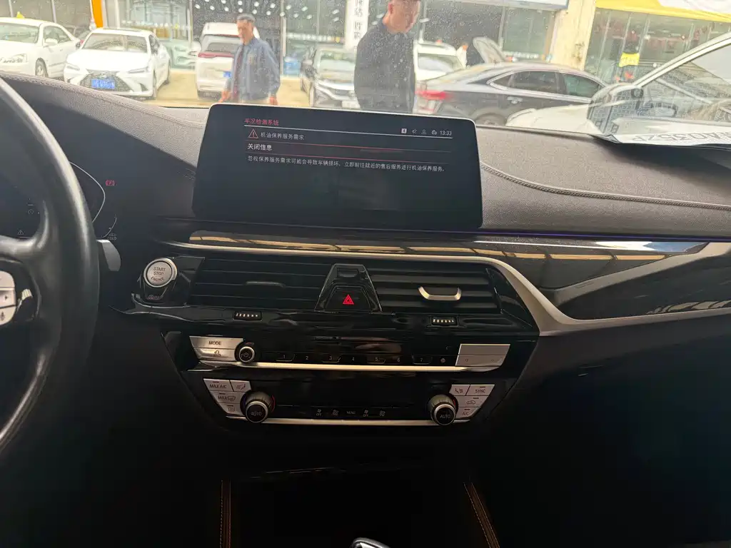 BMW 5 Series 2020 — фото 12