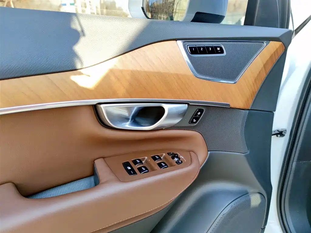 Volvo XC90 2024 — фото 16