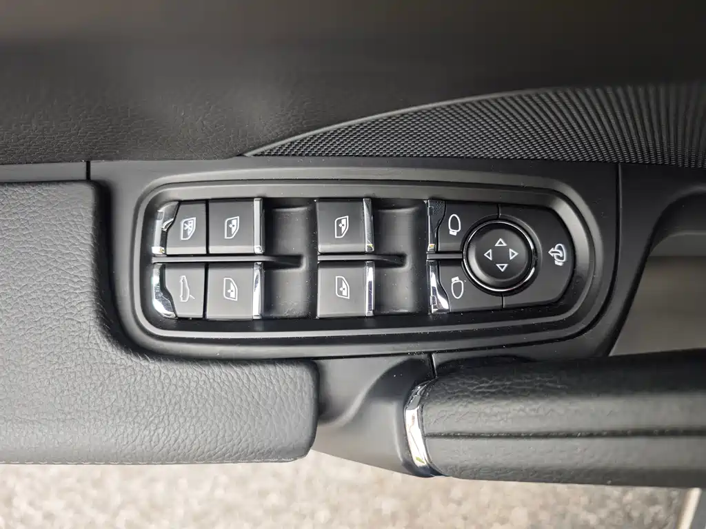 Porsche Cayenne 2016 — фото 18